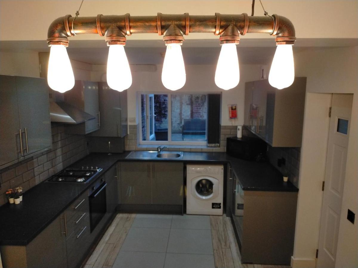 4 Bed Entire House - Heart Of The City - Near Sufc Sheffield Zewnętrze zdjęcie